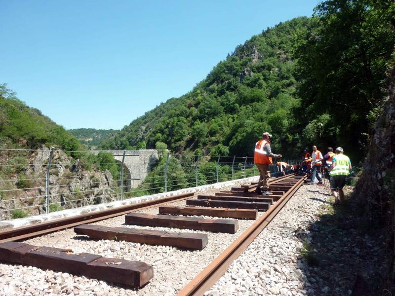 17-05-11 TRAVAUX DE VOIE AUX ETROITS