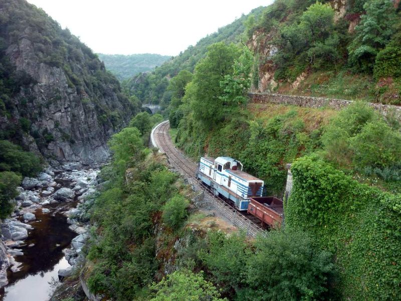 17-05-11 TRAVAUX DE VOIE AUX ETROITS